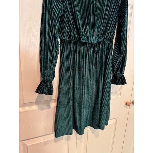NEW Emerald Green Velvet Velour Dress Long Sleeve V Neck Dress - Picture 9 of 11